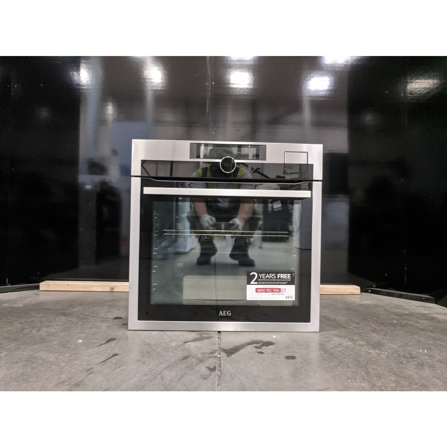 Refurbished AEG 9000 BSE998330M SteamPro 60cm Single Built In Electric Oven with Food Sensor & Command Wheel Black - Image 2
