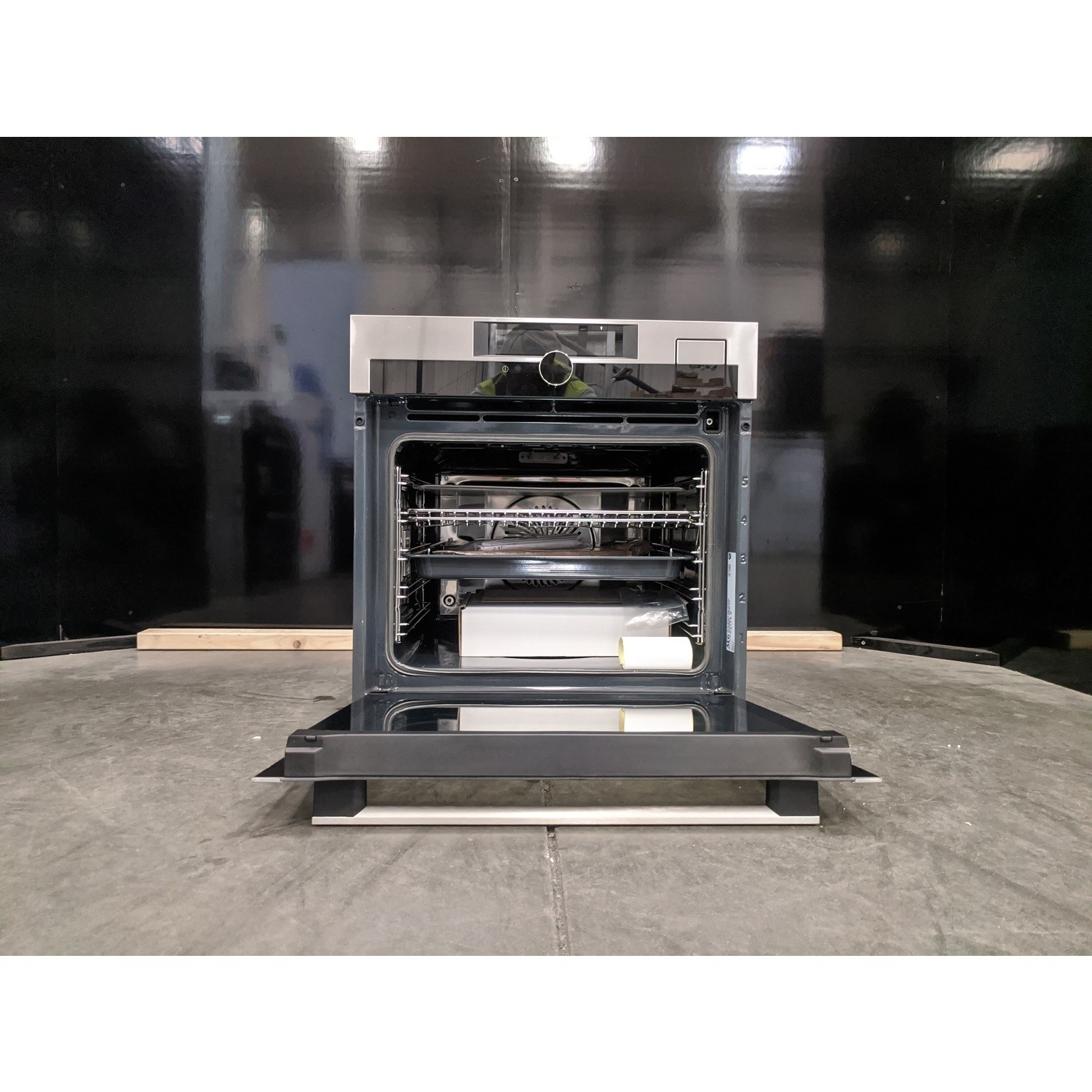 Refurbished AEG 9000 BSE998330M SteamPro 60cm Single Built In Electric Oven with Food Sensor & Command Wheel Black - Image 3