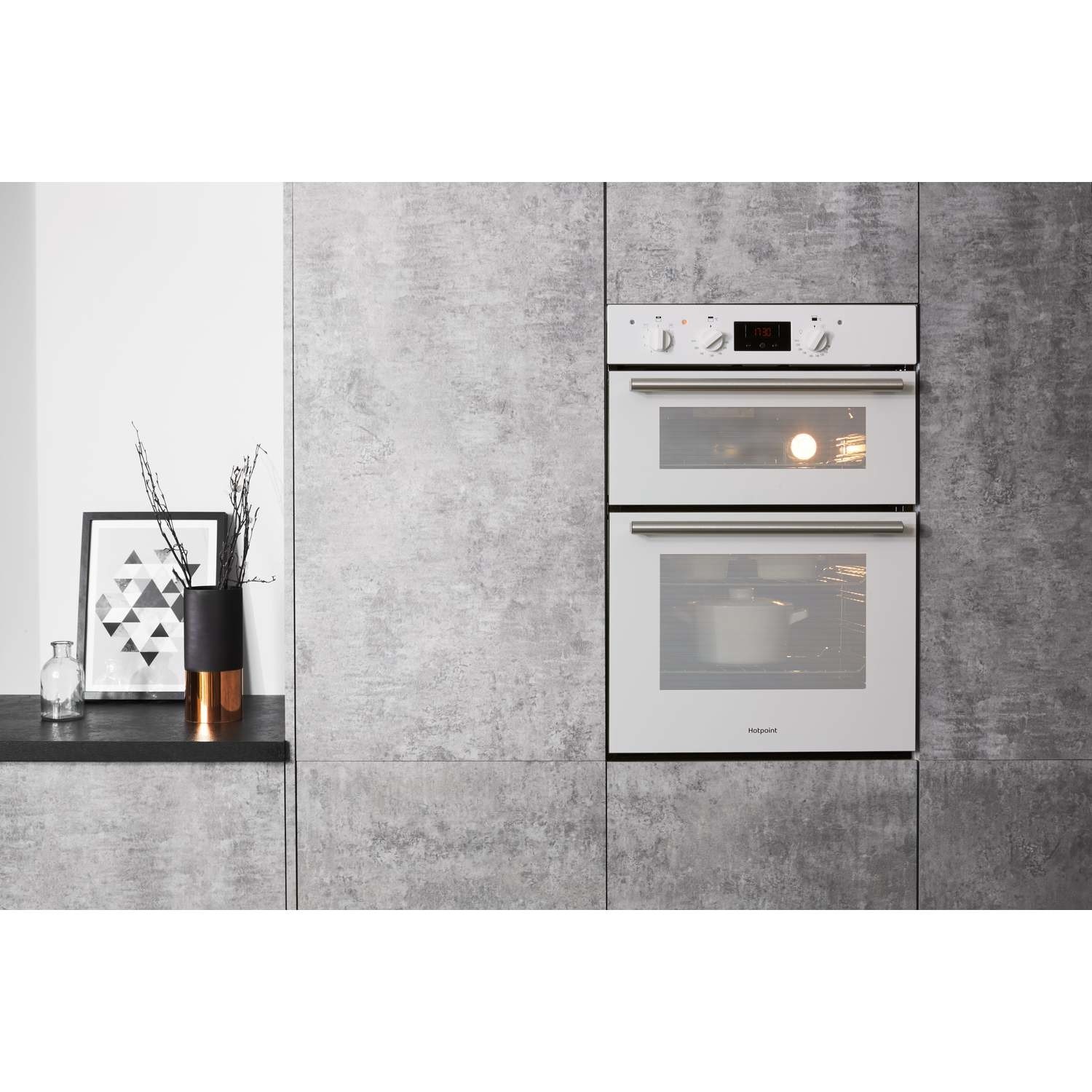 Refurbished Hotpoint Newstyle DD2540WH 60cm Double Built In Electric Oven White - Image 2