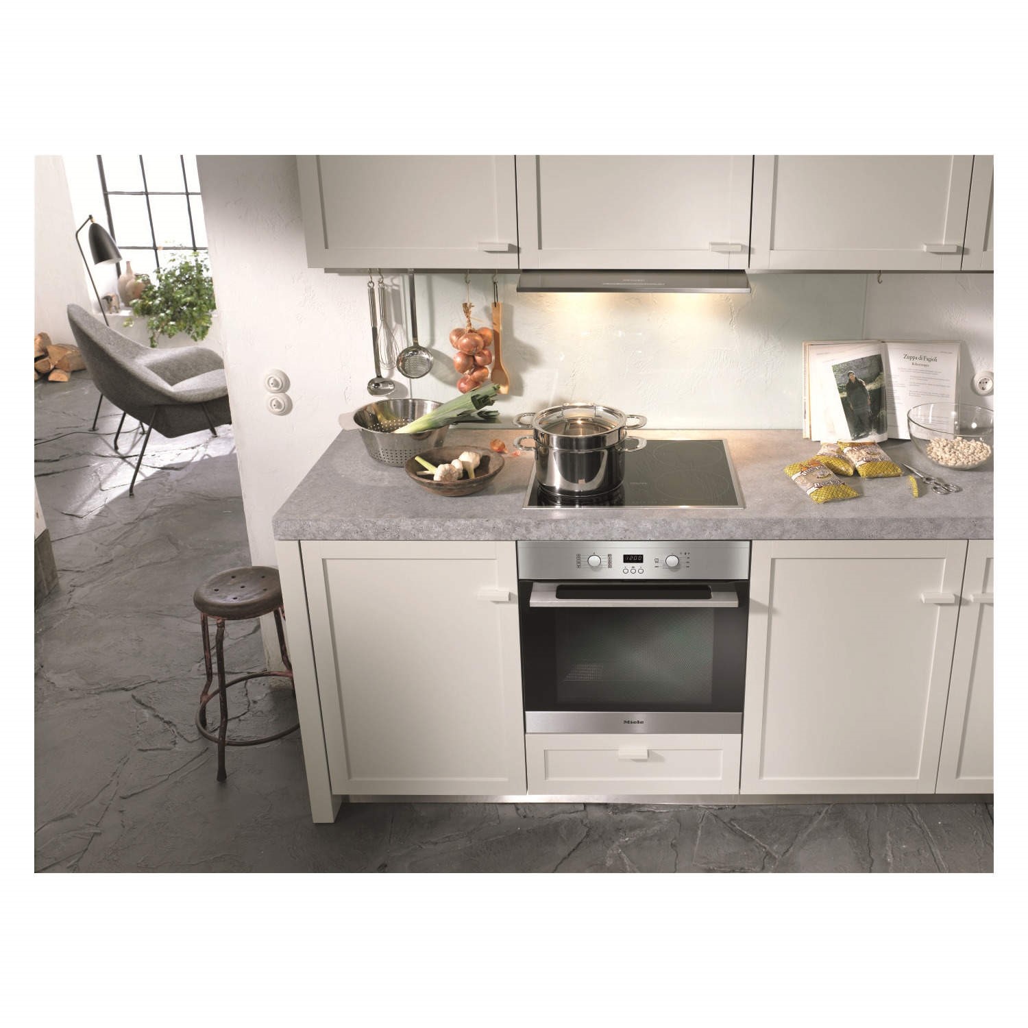 Refurbished Miele H2361BPclst EasyControl 60cm Single Built In Electric Oven With Pyrolytic Cleaning CleanSteel - Image 3