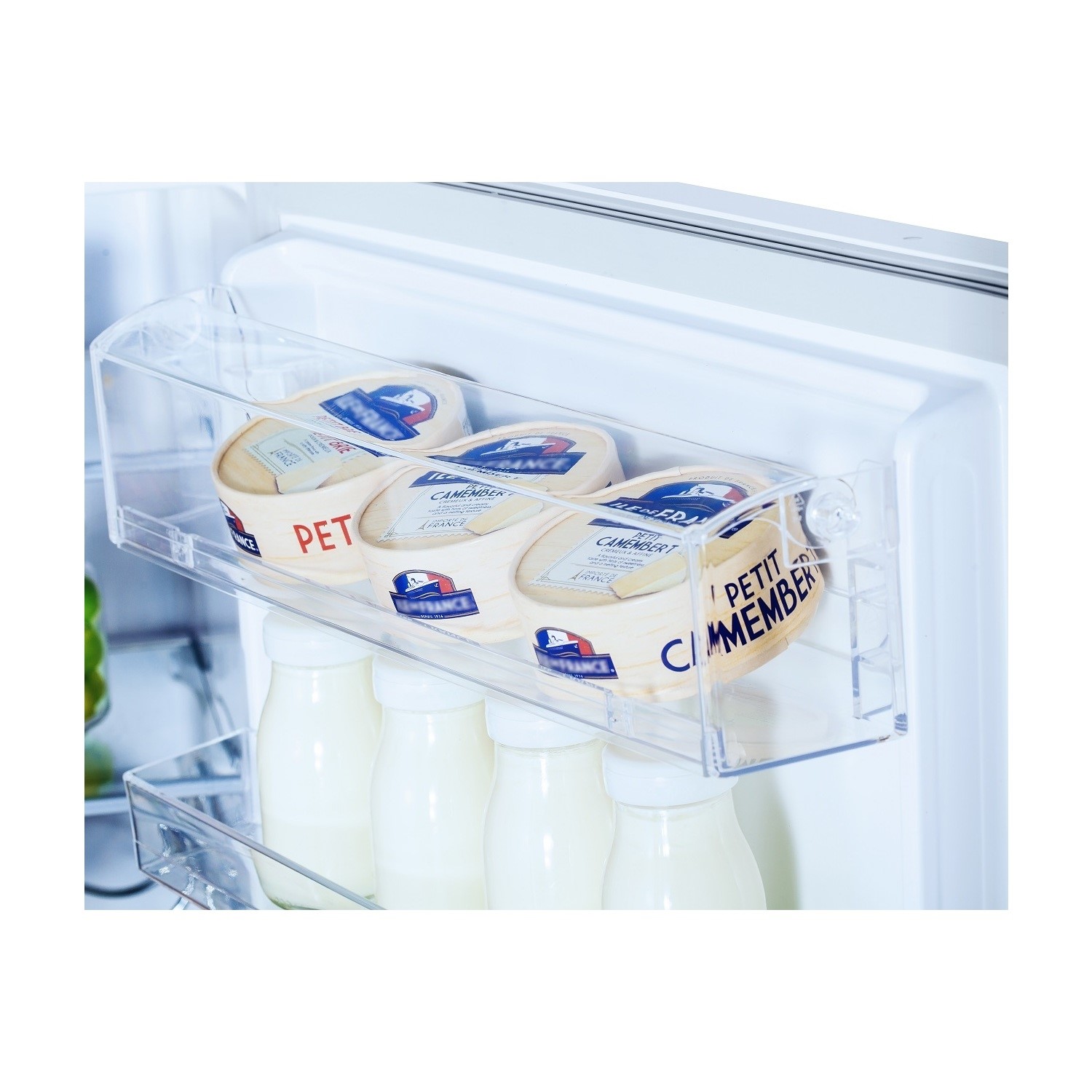 Hisense 246 Litre 70/30 Integrated Fridge Freezer - Image 5