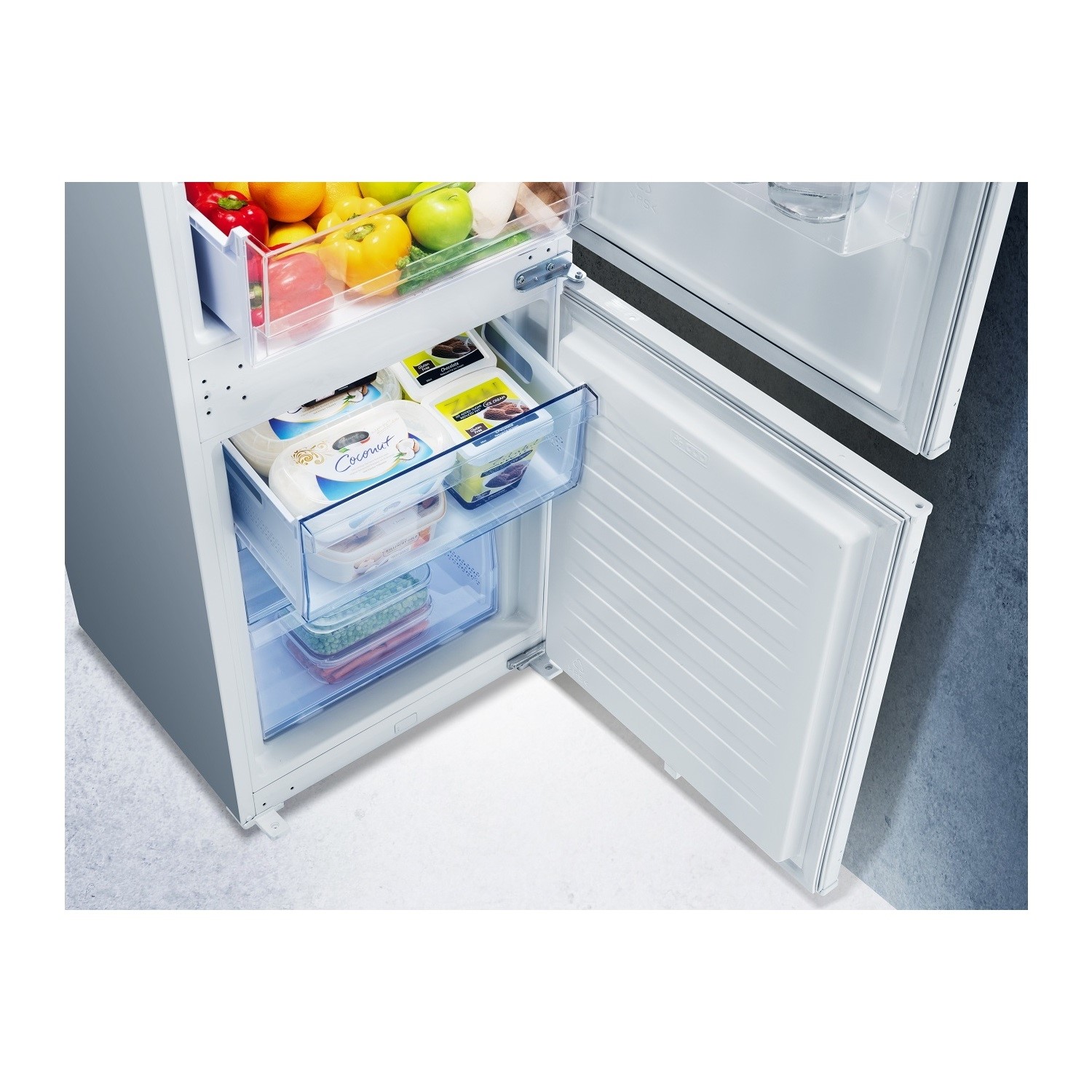 Hisense 246 Litre 70/30 Integrated Fridge Freezer - Image 2