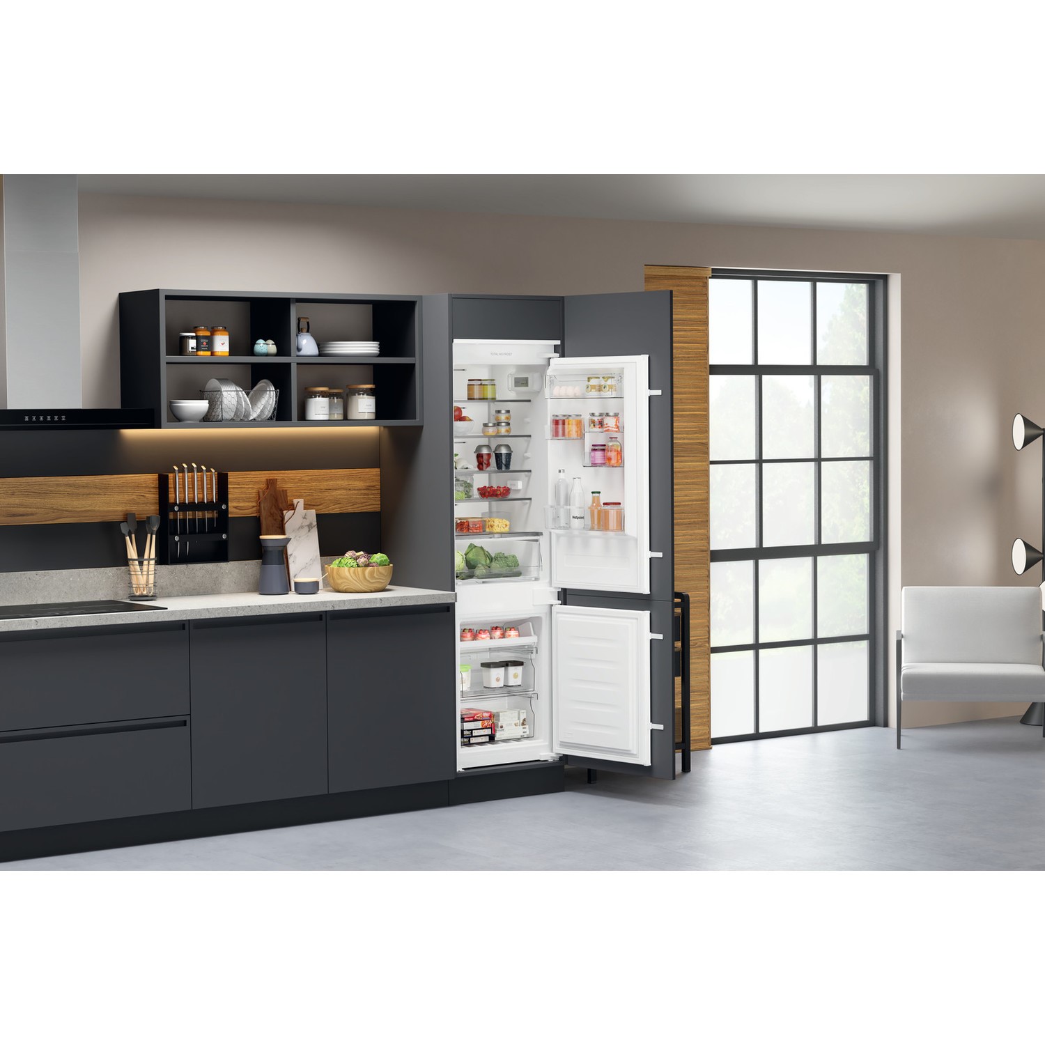 Hotpoint 250 Litre 70/30 Integrated Fridge Freezer - Image 7