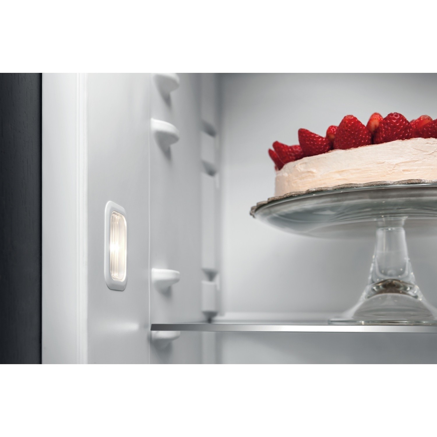 Refurbished Whirlpool ARG180832 Integrated 314 Litre In-column Fridge White - Image 3