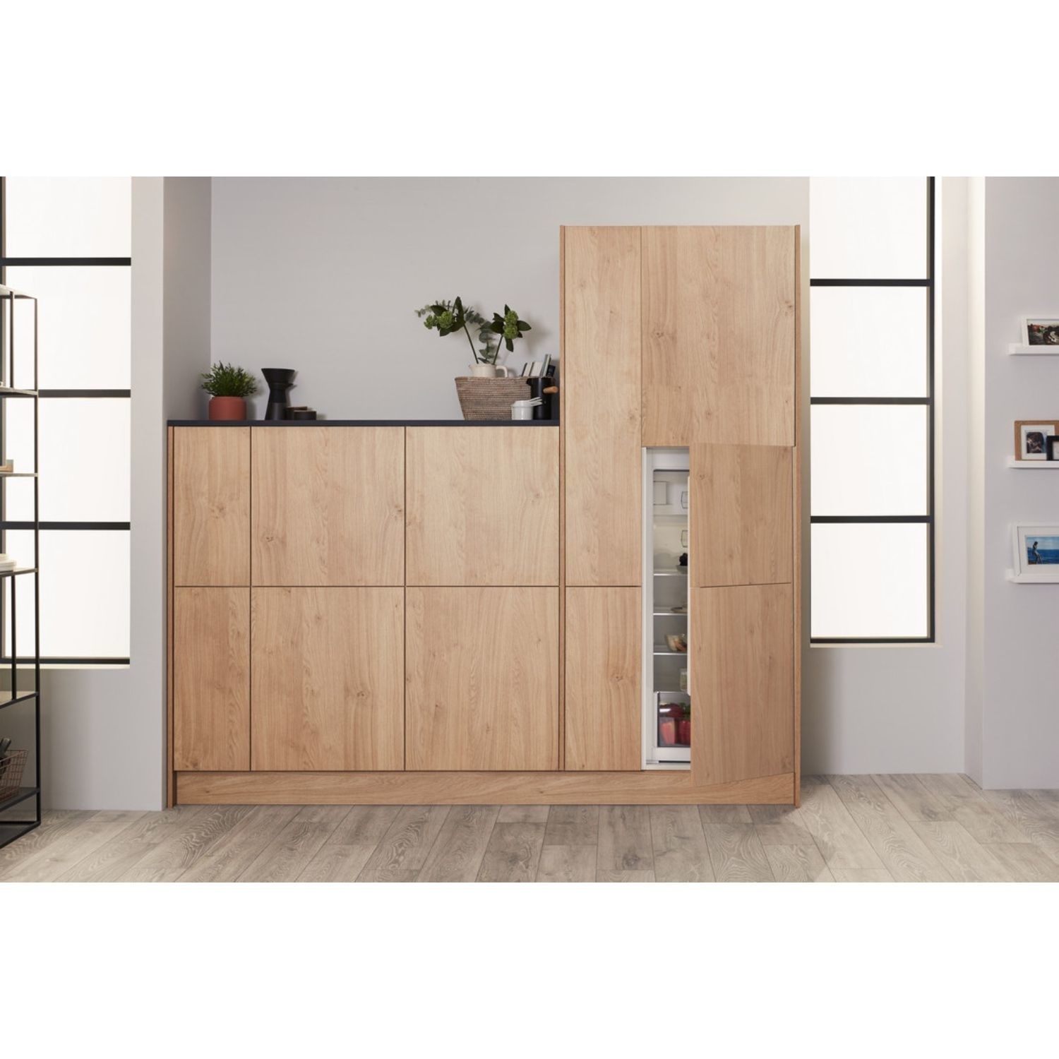Hotpoint 209 Litre In-column Integrated Larder Fridge - Image 6