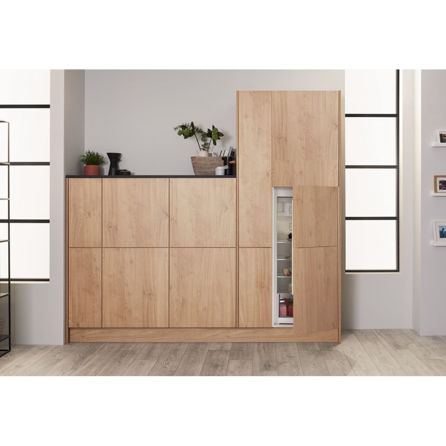 Hotpoint 171 Litre In-column Integrated Larder Fridge - Image 5