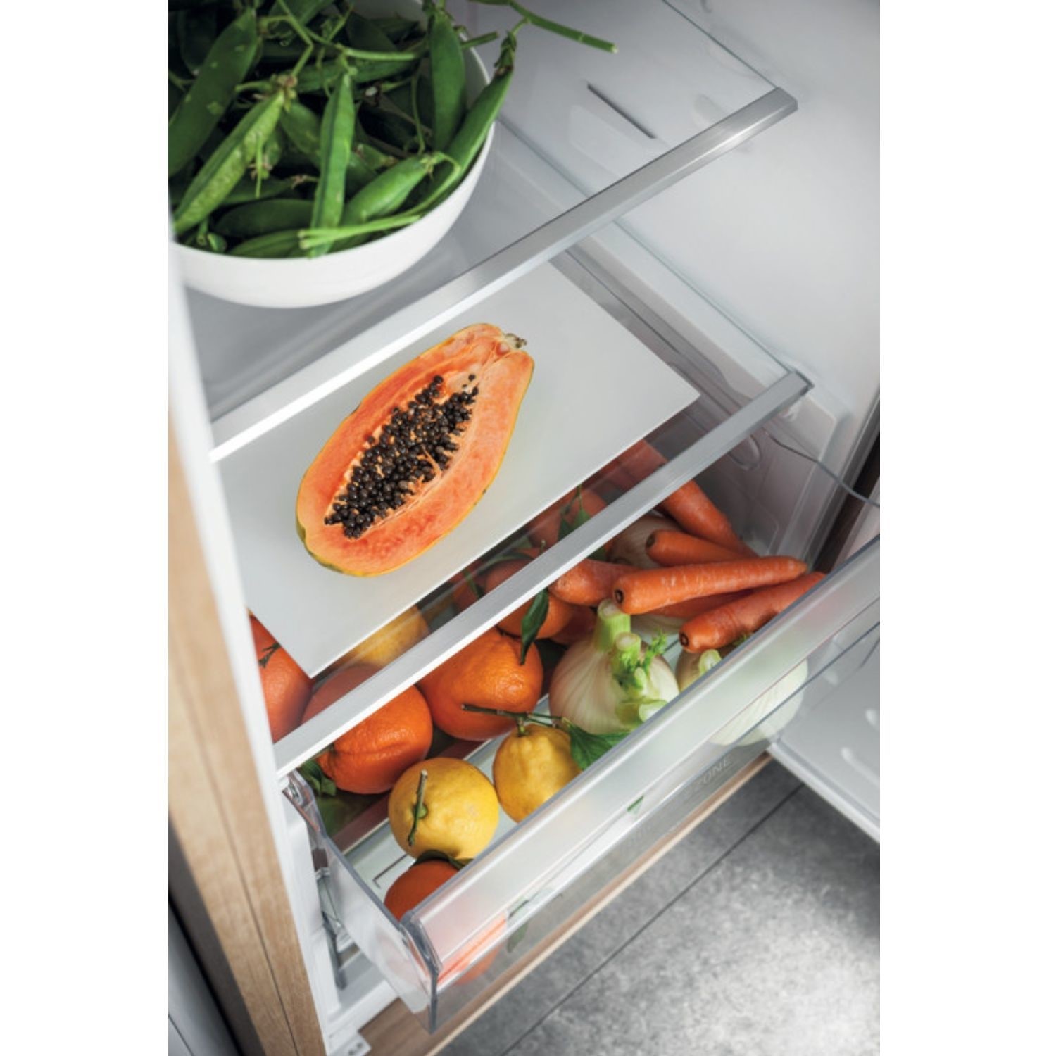 Refurbished Hotpoint HSZ18012UK Integrated 262 Litre In-column Upright Fridge White - Image 4