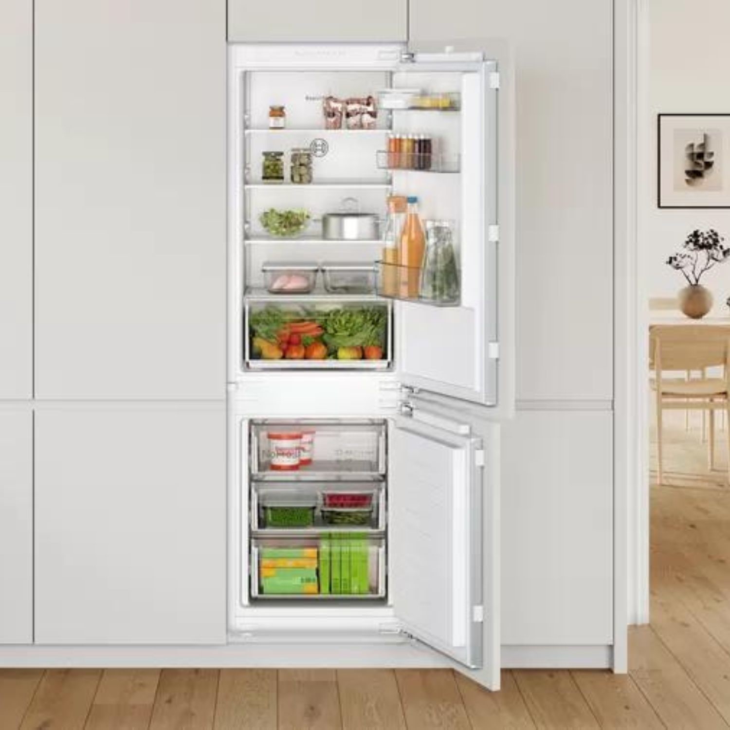 Bosch Series 2 260 Litre 60/40 Integrated Fridge Freezer - Image 8