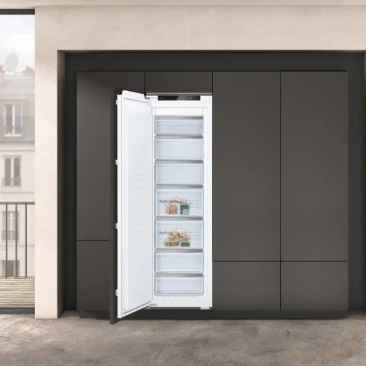 AEG Series 7000 249 Litre 70/30 Built In Fridge Freezer - Image 2