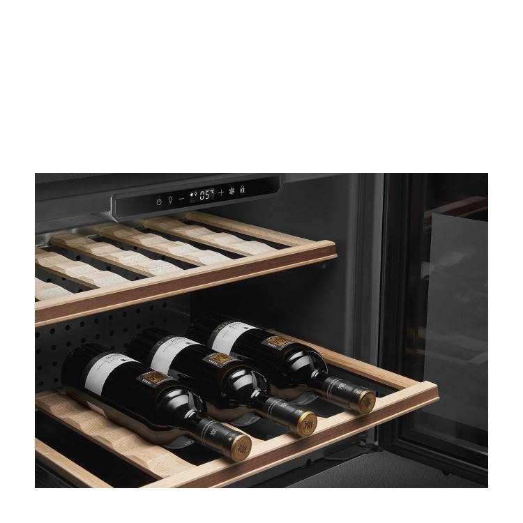 Smeg 21 Bottle Capacity Built In Single Zone Wine Cooler - Stainless Steel - Image 6