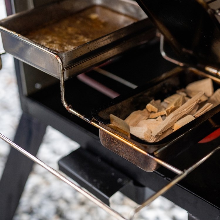 Masterbuilt Pro Series Dual Fuel Gas and Charcoal Smoker - Image 6